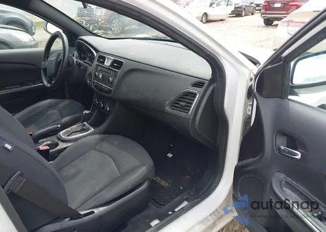 2014 Chrysler 200 Lx z USA, uszkodzony, nr VIN 1C3CCBAB9EN141101